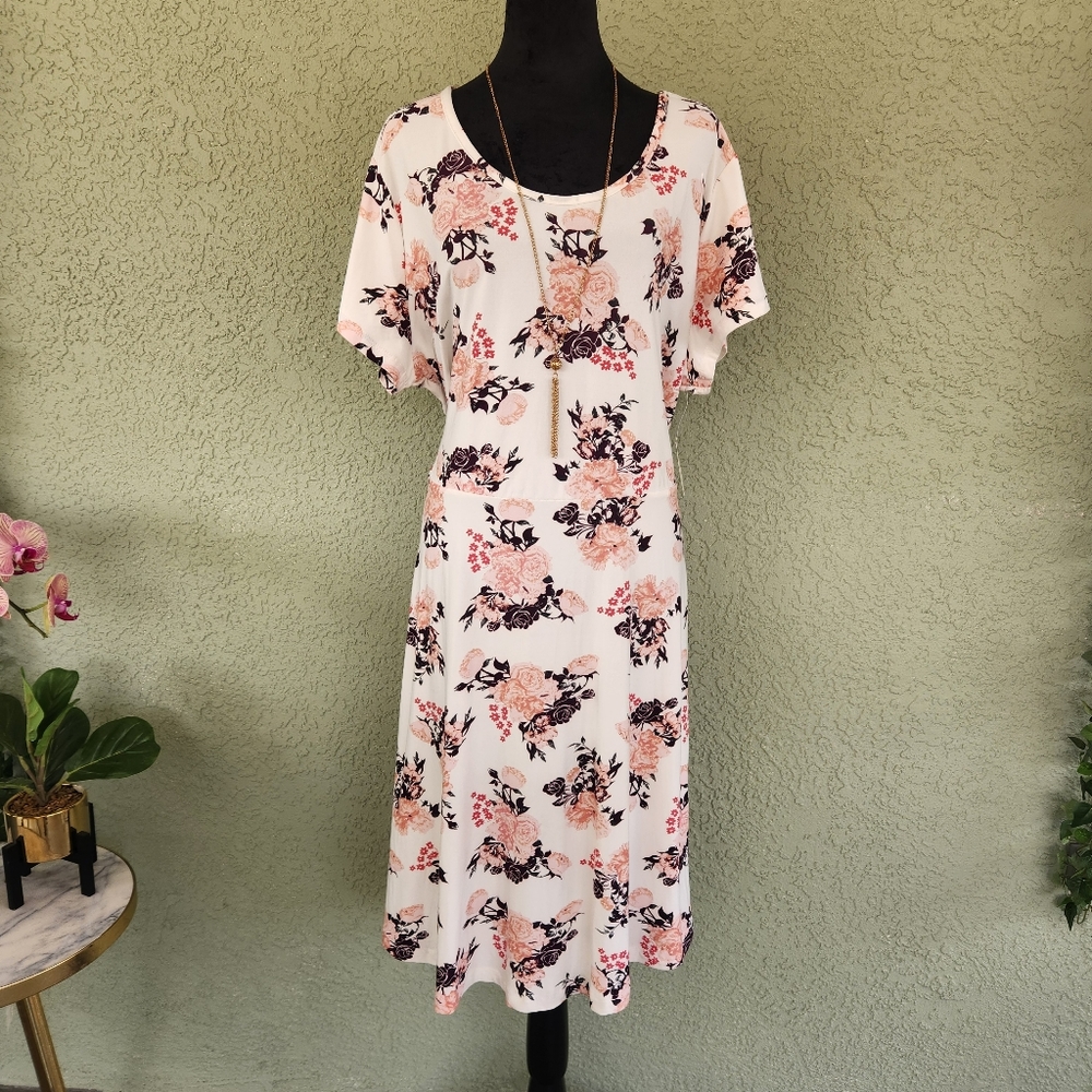 NWT Floral Flowy Dress